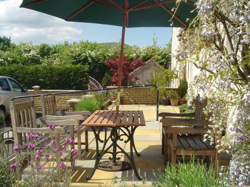 ระเบียง/ชานเรือน, Aaron Glen Apartments in อีทกิลบริด