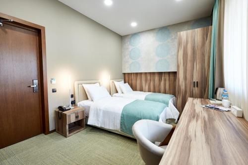 Best Western Tbilisi City Center Room Type - Economy Twin Room with Street View