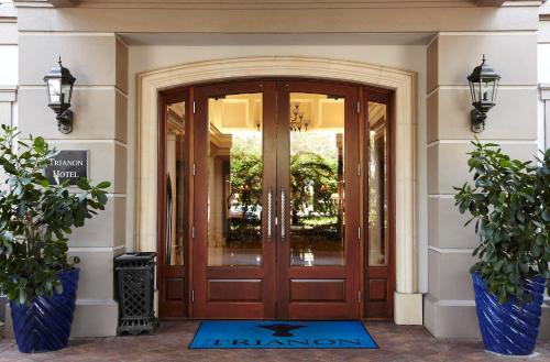 Trianon Bonita Bay Hotel - image 2