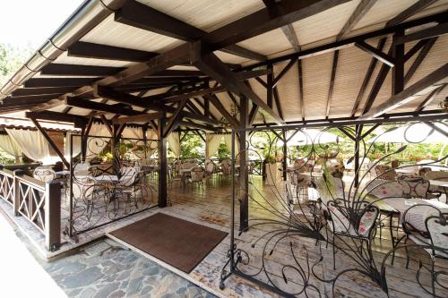 Hotel Helen - image 10