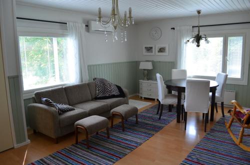 Luntinmäen omakotitalo (Luntinmaen omakotitalo) in 萊赫蒂邁基(南博滕區)