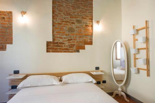 Ognissanti apartment - image 10