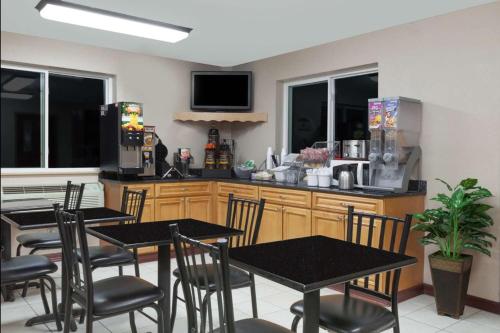 Comida y bebida, Super 8 by Wyndham Latham/Albany Airport in Latham (NY)