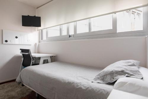 1 double bed, 1 twin bed