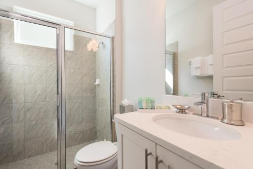 Chic Home with Private Pool near Disney World - 7706F - image 9