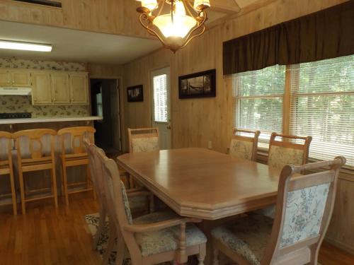 Pine Mountain Club Chalets Resort in Pine Mountain, USA