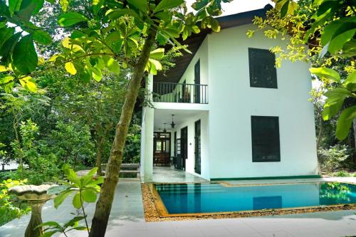 Villa by the Lake Bolgoda, Moratuwa-Colombo in Bolgoda Lake