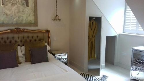 Whispering Cottages Bed and Breakfast - image 6