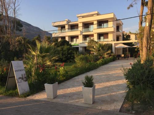 Apartments Kuce Lekovica Beach & Restaurant - image 2