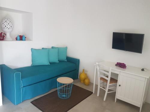 1 queen bed, 1 sofa bed