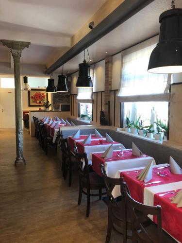 餐廳, ZUM BAHNHÖFLE Restaurant & Hotel - Albbruck Am Rhein (ZUM BAHNHOFLE Restaurant & Hotel - Albbruck Am Rhein) in 阿爾布魯克