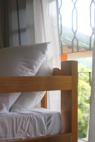 1 double bed, 1 bunk bed