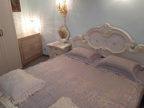 Two Bedroom Apartment on Deribasovskaya Street