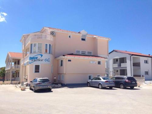  Apartmani Diva, Ferienwohnung in Vir