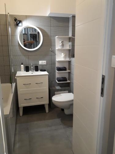 2 Bedroom City Center Apartment - image 3