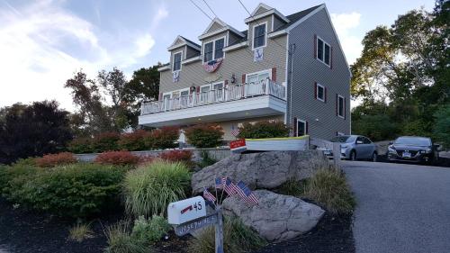 โจเซฟิน ออน เดอะ เดอะ เบย์ เบด แอนด์ เบรคฟาสต์ (Josephine's on the Bay Bed and Breakfast) in ฮอล (MA)