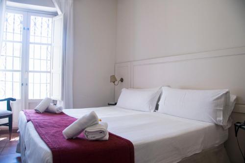 Deluxe Double or Twin Room image 4