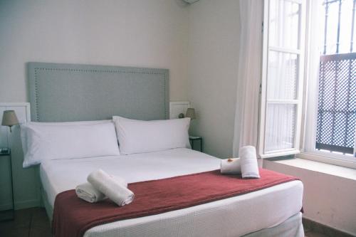 Double or Twin Room image 5