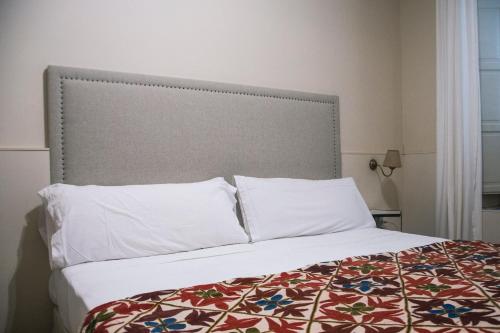 Double or Twin Room image 4