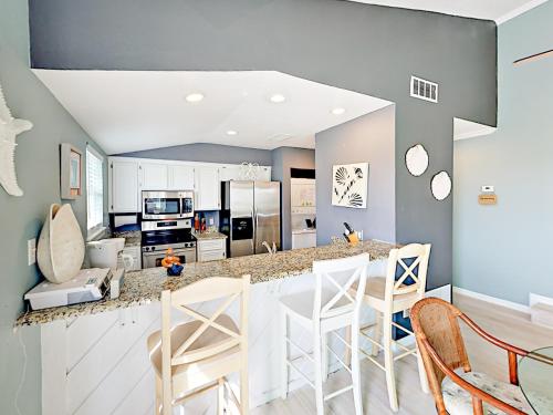 Lost Colony Beach House - image 2