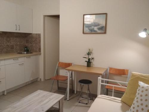  Liza's ground floor apartment in Piräus