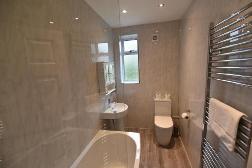 Sighthill 3 Bedrooms with Private Garden, Эдинбург (фото 6)