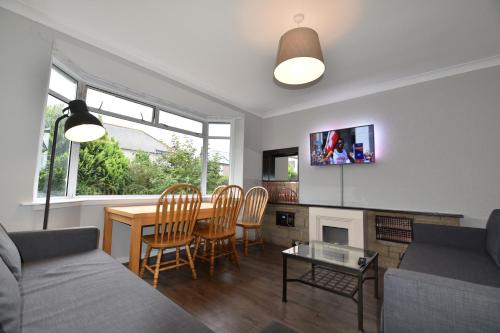 First Sighthill Villa - Tap to explore photos