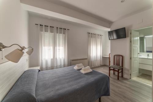 Hostal Lar - image 11