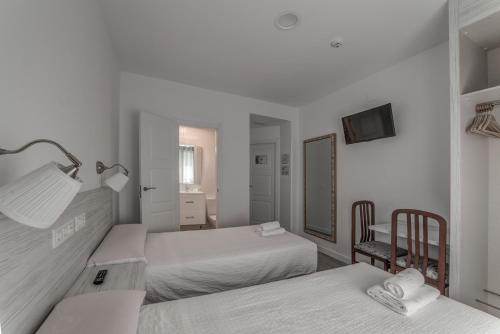 Hostal Lar - main image