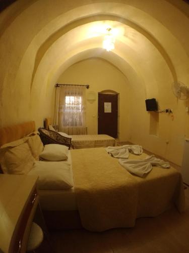 Falcon Cave Suites - image 4
