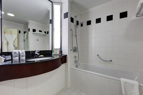 Junior Suite with View image 6