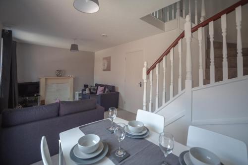 Kestrel House by RentMyHouse - main image