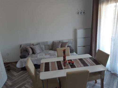 Apartments by the sea Pirovac Sibenik - 16095