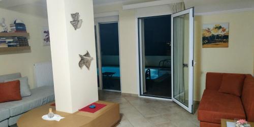 Private pool & Panorama View on Athens center Hill - image 5