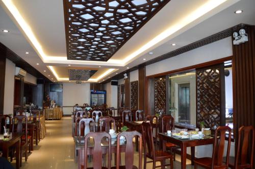 Restaurant, Phu Tho Hotel in District 11
