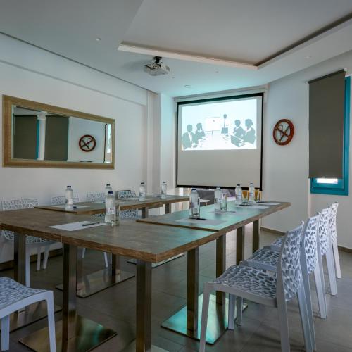 Tárgyalóterem/bálterem, Nikolas Hotel in Karterados