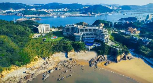 . Golden Coast New Century Resort Wenzhou