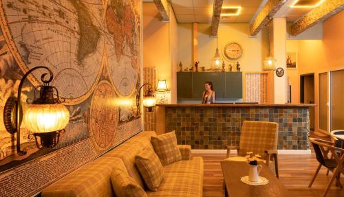 Front desk [24-hour]