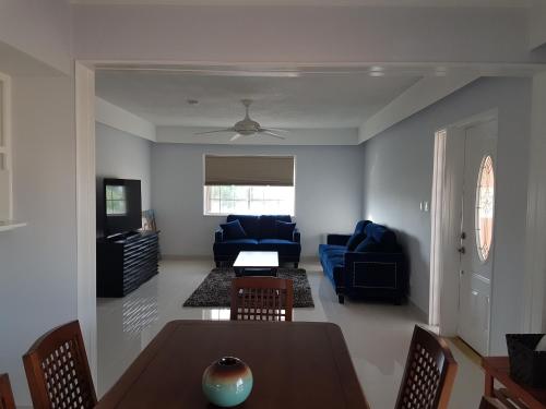 3 bedrooms, 7 beds
