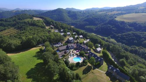 VVF Cantal Salers Vendes - Accommodation - Bassignac