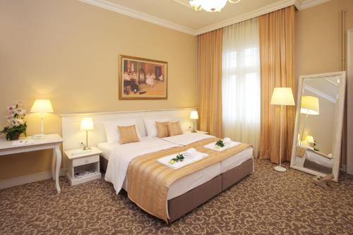Booking Rooms - main image