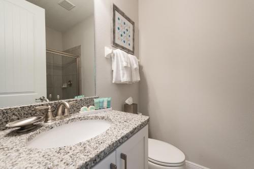 Vibrant Home by Rentyl Near Disney with Private Pool, Foosball Table & Resort Amenities - 7418M in Orlando, USA
