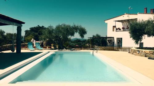  Flores Amarillas B&B in Almoharín