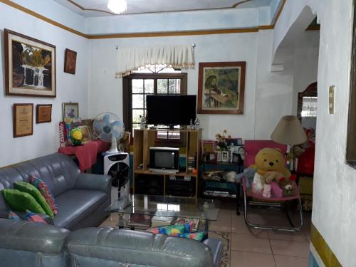 Arlleane Sidney's Relaxation Home in Manaoag