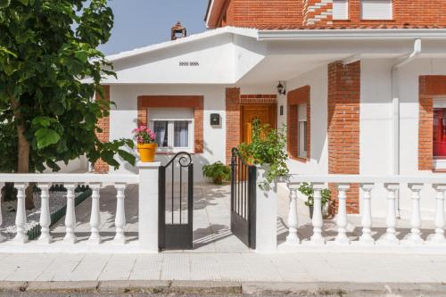  Casa turística El navego, Pension in Martín Muñoz de las Posadas