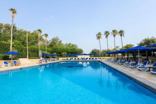 BM Beach Hotel - 수영장
