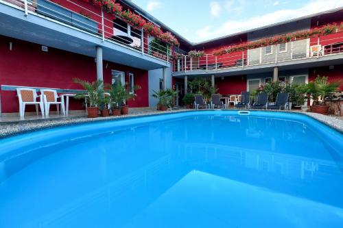 Apartmánový dom RED (Apartmanovy dom RED) in Podhajska