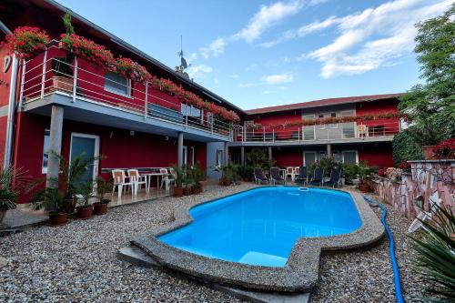 Apartmánový dom RED (Apartmanovy dom RED) in Podhajska