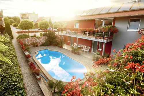 Apartmánový dom RED (Apartmanovy dom RED) in Podhajska