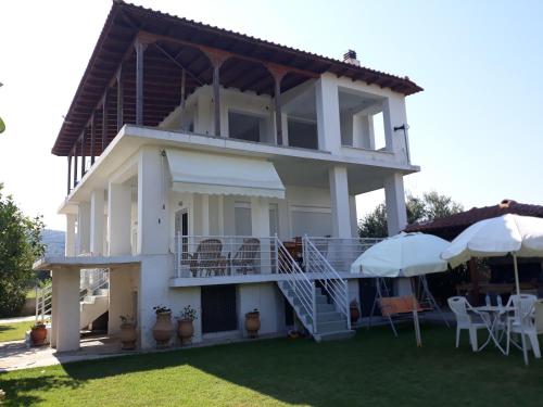 Ulaz, The green garden villa by the sea! in Kassandra